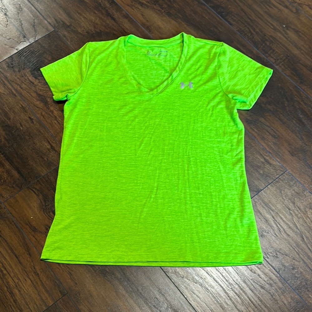 Under Armour Women’s Neon Green V-Neck Stretch Workout Fitted Body T-Shirt M